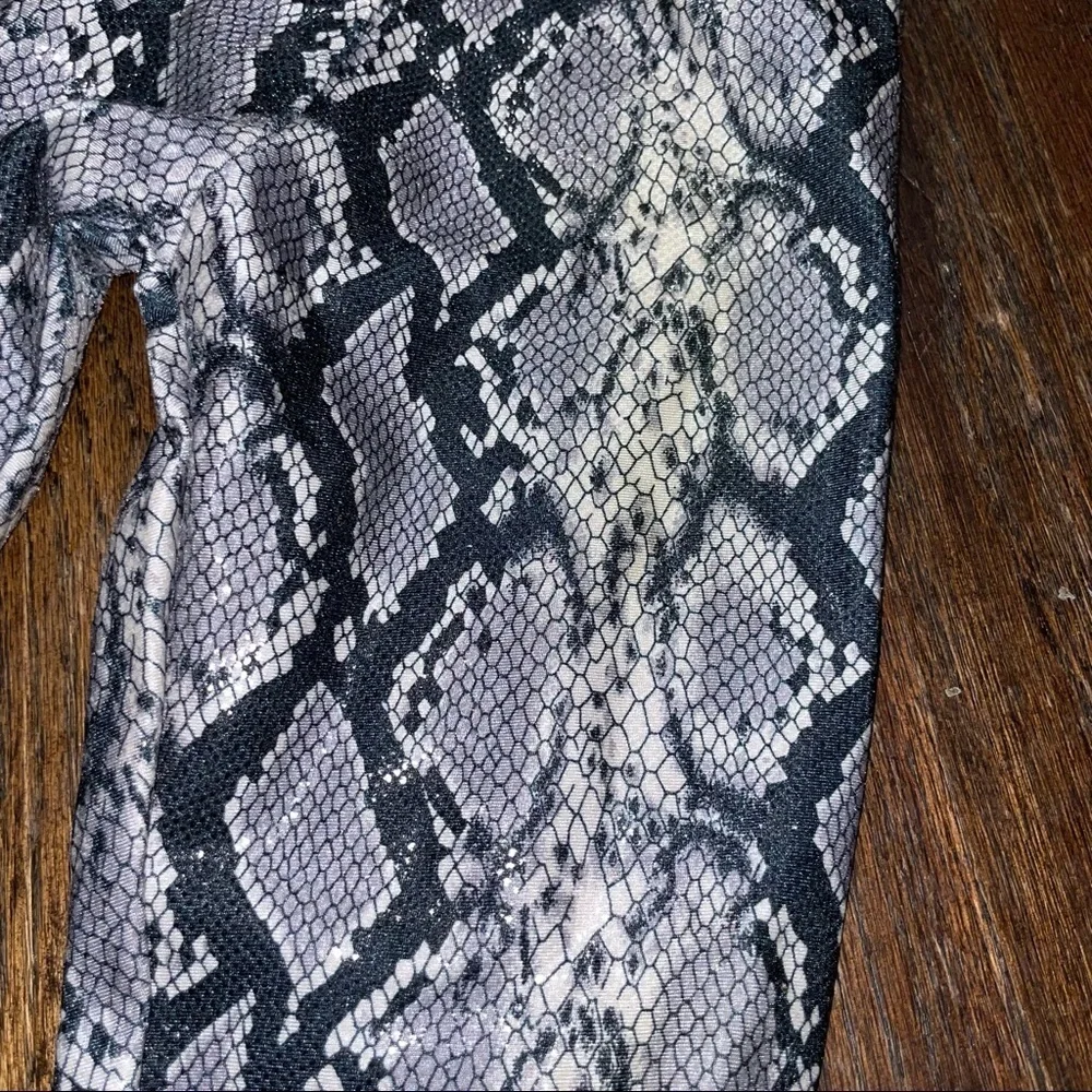 Les Tout petits faux snakeskin pants leggings size 5